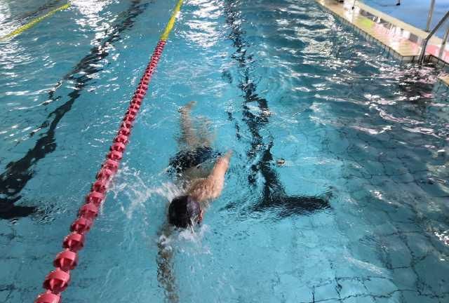 三大|盛夏来临游泳虽爽安全不马虎资深教练点出防溺水“三大招”