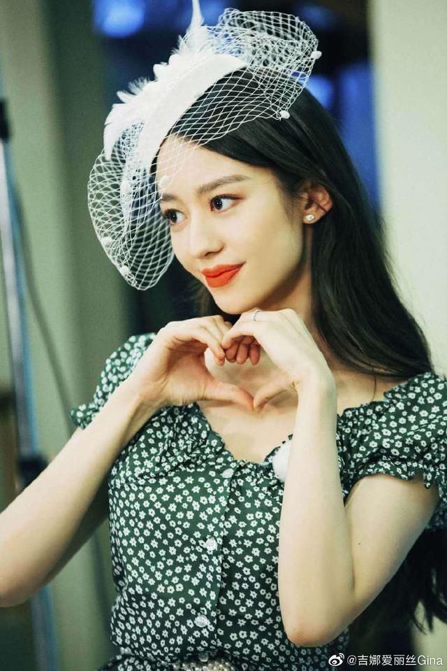 介意|张歆艺、吉娜神仙姐妹情!吉娜被骂,张歆艺自黑力挺,夸妹第一人