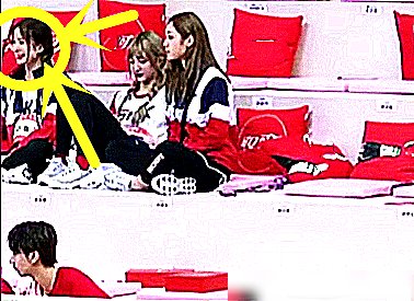  希林|粉丝提醒希林注意体态，谁看到一旁陈卓璇的表情？现场一脸懵