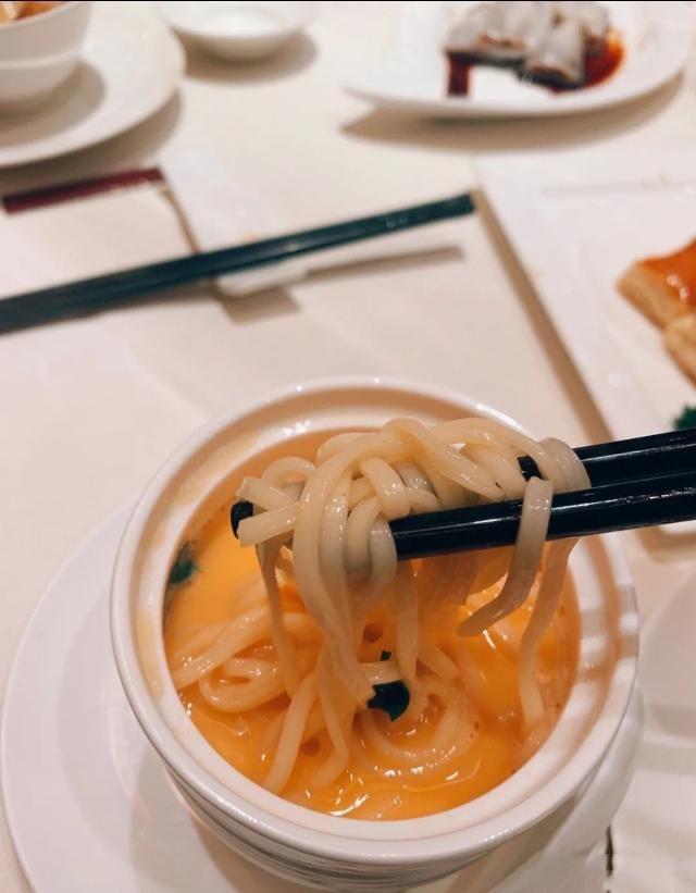 终生|这家粤菜老店为何如此低调红火?就这道冰烧三层肉就让你终生难忘