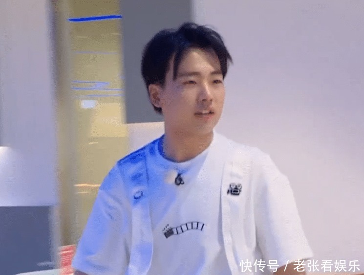  撕下|《跑男8》郭麒麟撕下金靖名牌，见他撕完后的举动，细节暴露人品