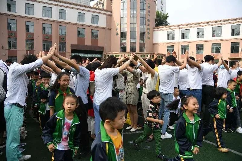  新学期|沈阳开学第一天，这一幕太激动了