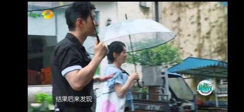  赵丽颖|中餐厅：赵丽颖黄晓明揽客，遭遇滑铁卢，免费送给优惠券居然还被居民嫌弃！