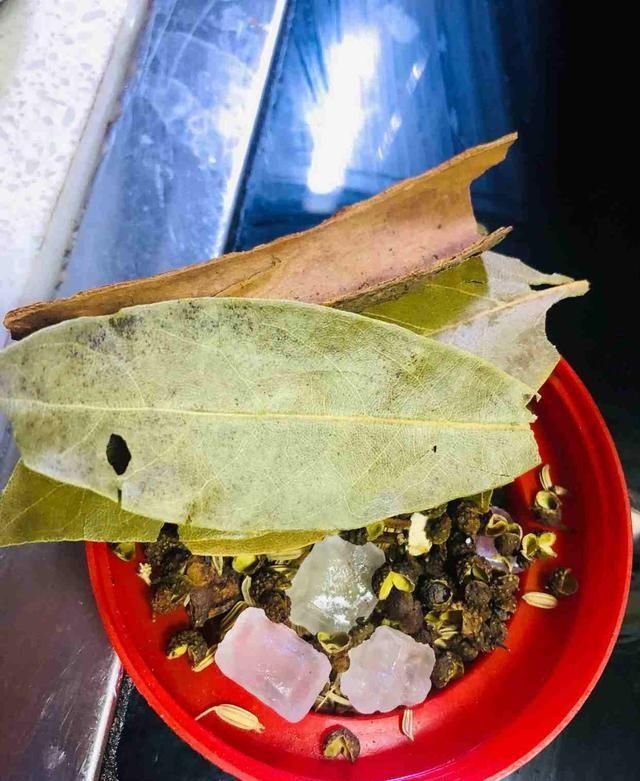  去腥|卤肉的小技巧，这2种料记得放，肉去腥全靠它，吃得还嫩！