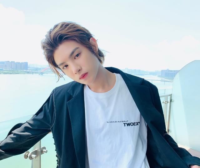  全网|全网00后明星热度排行：周震南第4，黄明昊第3，王源输给了他！