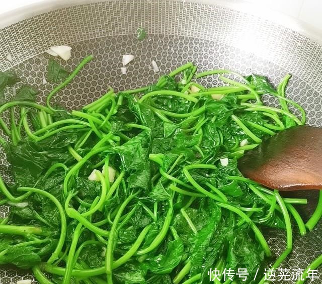 开胃|青炒番薯叶,简单又开胃,一人吃一盘不够