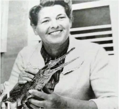 开枪|身高1米6的小女人，击毙世界最大湾鳄，晚年悔道：给100万美元也不开枪