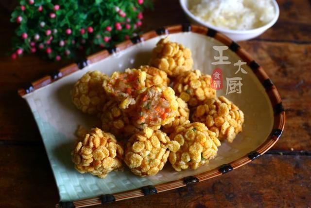 好吃|吃过一定会爱上的玉米片炸胡萝卜鸡胸肉丸子,简单好做,非常好吃