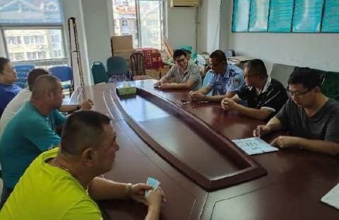 确保|走进运输企业 崂山交警确保假期出行安全