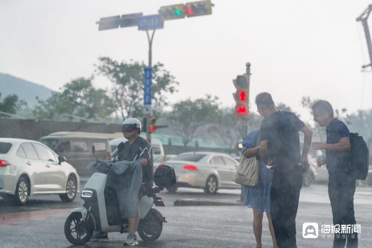 【组图】台风“前奏”？晚高峰暴雨“奇袭”济南市区