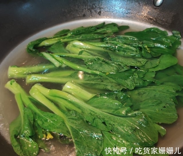  菜心|白灼菜心，清爽可口，做法简单