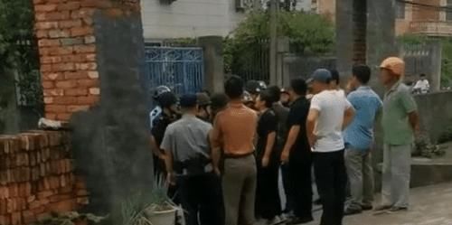 母亲|女教师遭前男友杀害，母亲却被对方家属指责：是你女孩害了我儿子