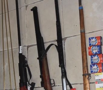 射钉|脑洞太大！为了吓跑老鼠，男子竟在家里自制枪支