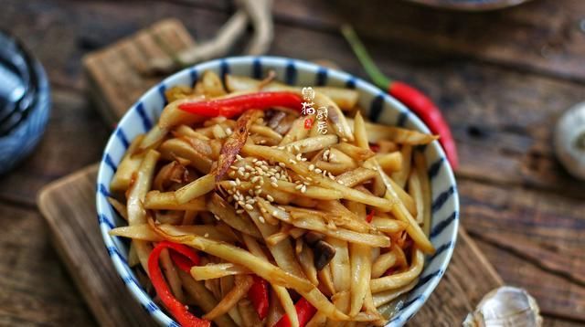  夏天|夏天，我家常吃这碱性食物，素炒花不了几块钱，佐粥拌饭都合适