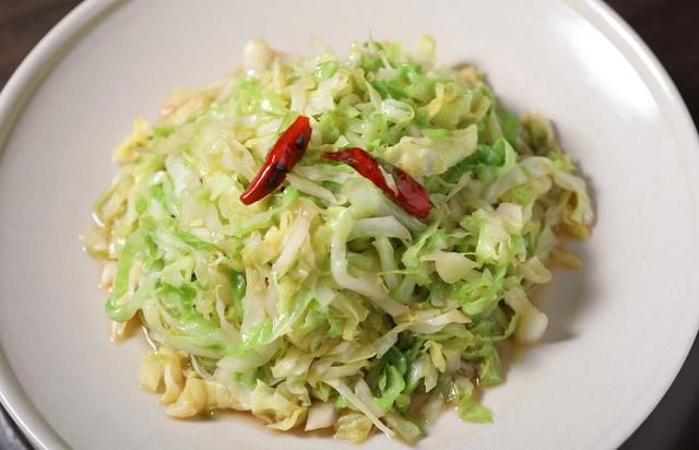 实惠|干煸圆白菜,鲜香爽口,超简单的美味家常菜,经济实惠还很好做