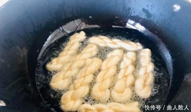 面团|一碗面粉一个鸡蛋,教你在家做麻花,外酥里香