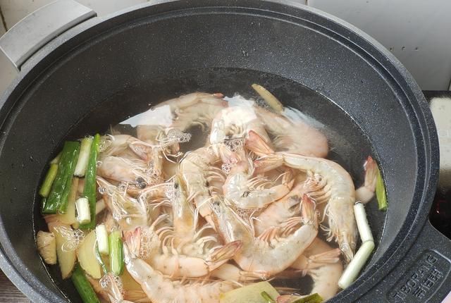 不腥|鲜嫩不腥的白灼虾,海边人都这样做,简单实用看一眼就会