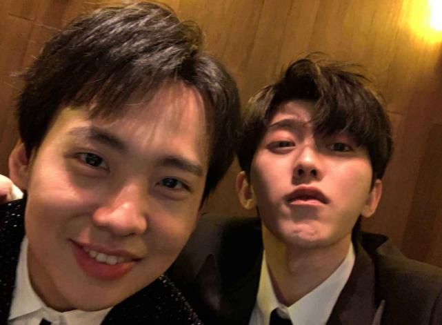  合作|黄明昊霸气捏郭麒麟下巴，弹幕却都在呼唤蔡徐坤