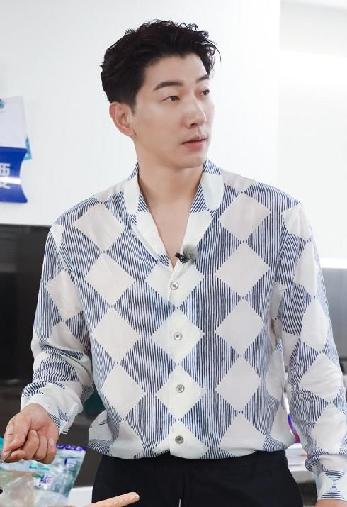 担当|张亮一己之力成中餐厅搞笑担当,一句话令赵丽颖当场喷饭