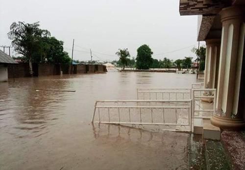  被淹|1家5口凌晨家中睡觉，突然遭遇洪水全家人都被淹身亡