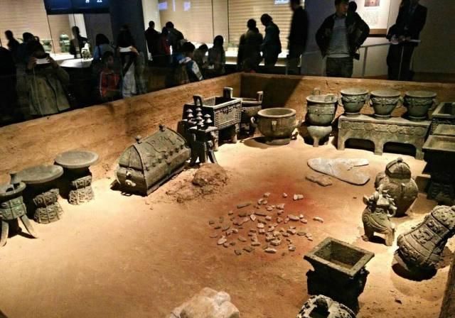  公元|公元1200年，商朝一奇女子多次受命征战沙场，击败数十个小国，她是谁？