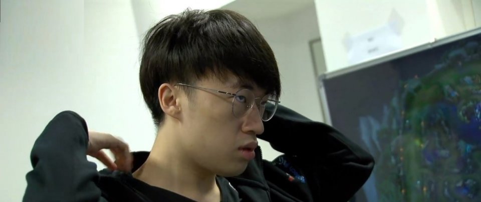 RNG|RNG“危险操作”细节公开!就差0.1秒的时间,小虎就秒不掉EZ了