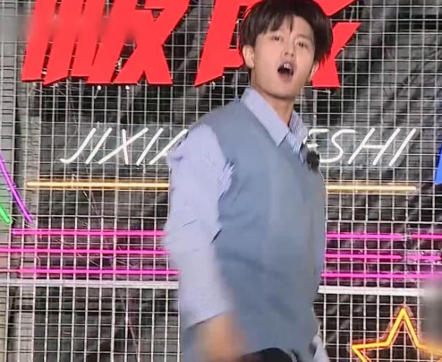  参加|虞书欣参加《极挑》，听到她对任嘉伦称呼，不愧是资深综艺咖