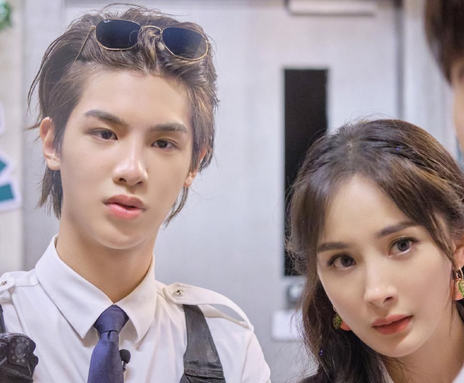  节目|张国伟回归《密逃》，公主抱“密逃三怂”引爆笑，邓伦更怂了