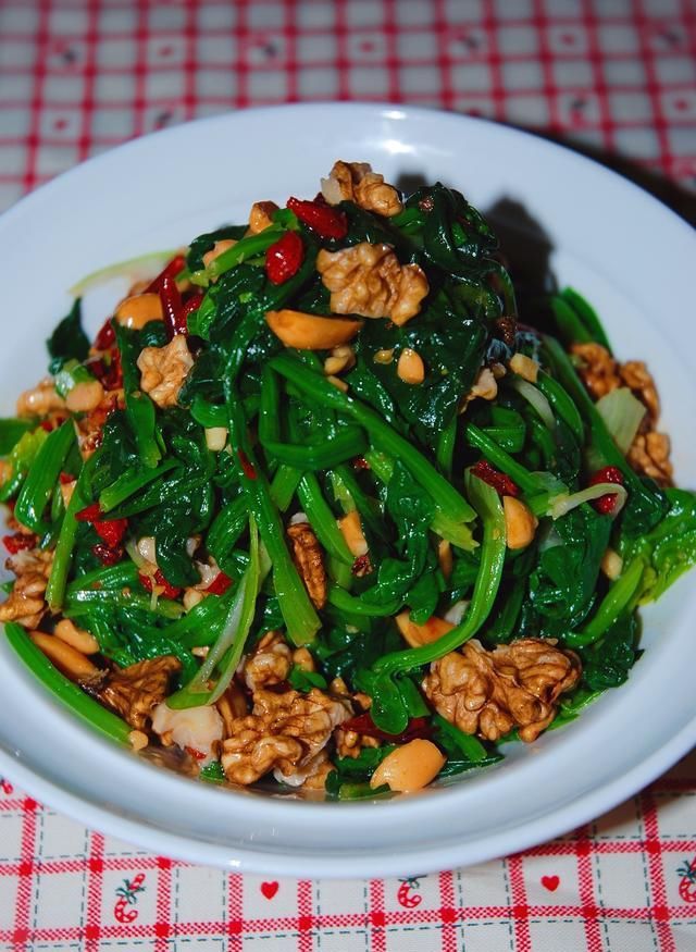 炒鸡蛋|还在用菠菜炒鸡蛋吗?三伏天教你做一道开胃菜,简单易学酸辣爽口