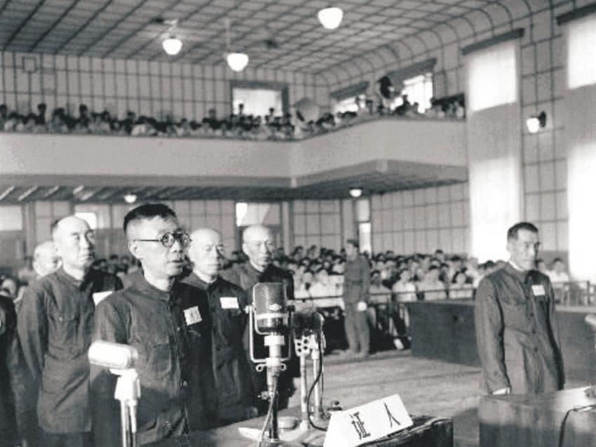  专家|溥仪回故宫重游, 说一个文物是自己的夜壶, 专家却在旁放声大笑