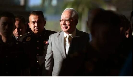  罚金|67岁马来西亚前总理纳吉布被判12年，罚金2.1亿令吉，7项罪名成立