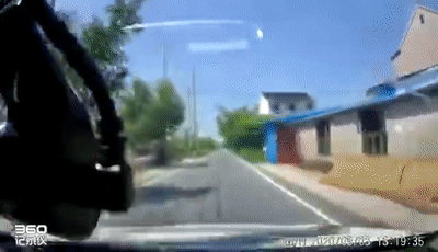 佩戴安全头|两起车祸,一念之间,戴则“生”不戴则“伤”!