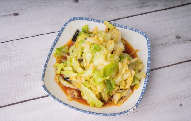 实惠|干煸圆白菜,鲜香爽口,超简单的美味家常菜,经济实惠还很好做