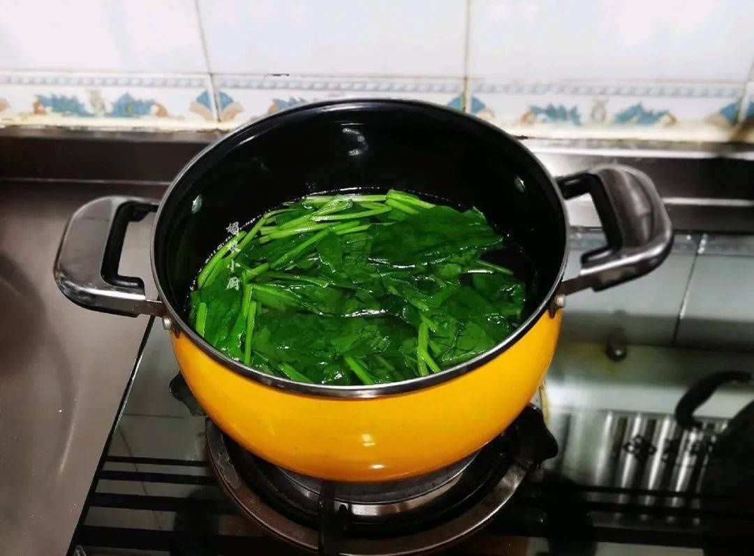 花椒|低脂的菠菜胡萝卜拌粉丝的做法，香辣开胃，口感Q弹！