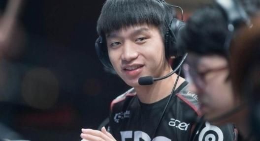  Lpl|Lpl赛区每年都在壮大，但他们却悄然离开，神话也不再属于李哥