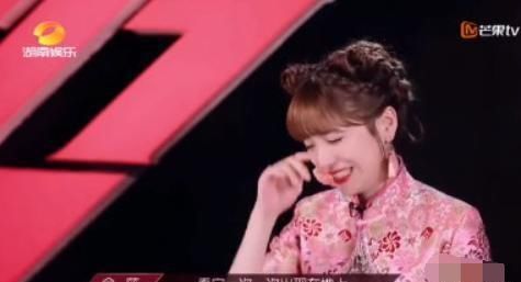  扇子|浪姐三公表演舞台，金莎扇子两次掉落，下台后崩溃大哭