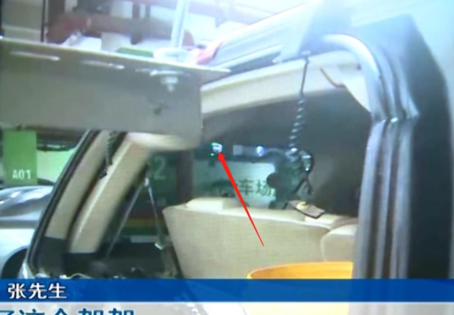 停车场|商场停车玻璃被戳碎，车主索赔修车费，管理方：看看头顶的牌子