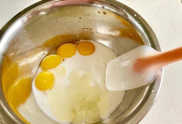 葡萄干|美食分享:新吃法玉米粉蓝莓葡萄干蛋糕卷美味