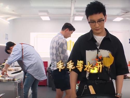  学学|黄晓明干活太划水！对比刘宇宁的一刻都不停，网友喊话你真该学学