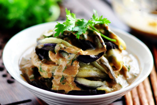 蒜泥|芝麻酱凉拌茄子的做法,蒜泥茄子做法吃腻了,换个口味吧