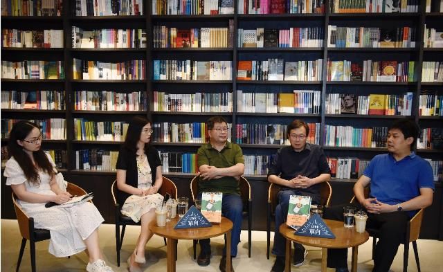  中东欧作家|诺奖得主托卡尔丘克新书首发：她用碎片的形式回应当下