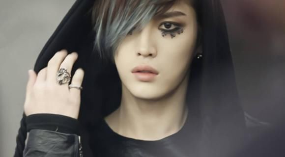 亲生|4岁被父母抛弃,被8个姐姐的家庭收养,成名后亲生父亲却找上门!