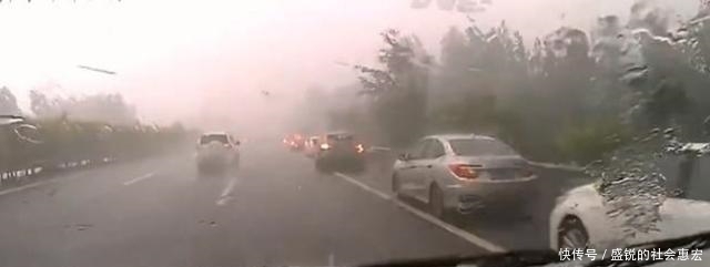 学问|老司机雨天跑高速都这样做,新手司机:真是大有学问!