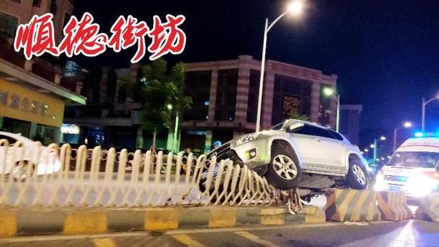  罗定|大良罗定邦中学附近这一幕，实在太尴尬了！点做到噶？