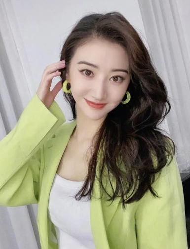  显脸|披肩发已经不流行了，今年这3种发型是真火，简单大方显脸小！