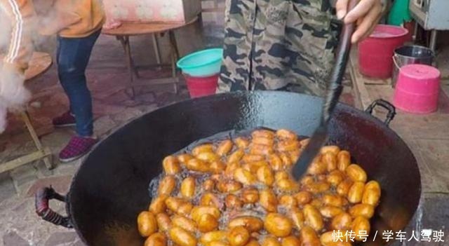 没出|小夫妻街边卖它,一元一个,还没出锅已卖光,邻摊越看越眼红