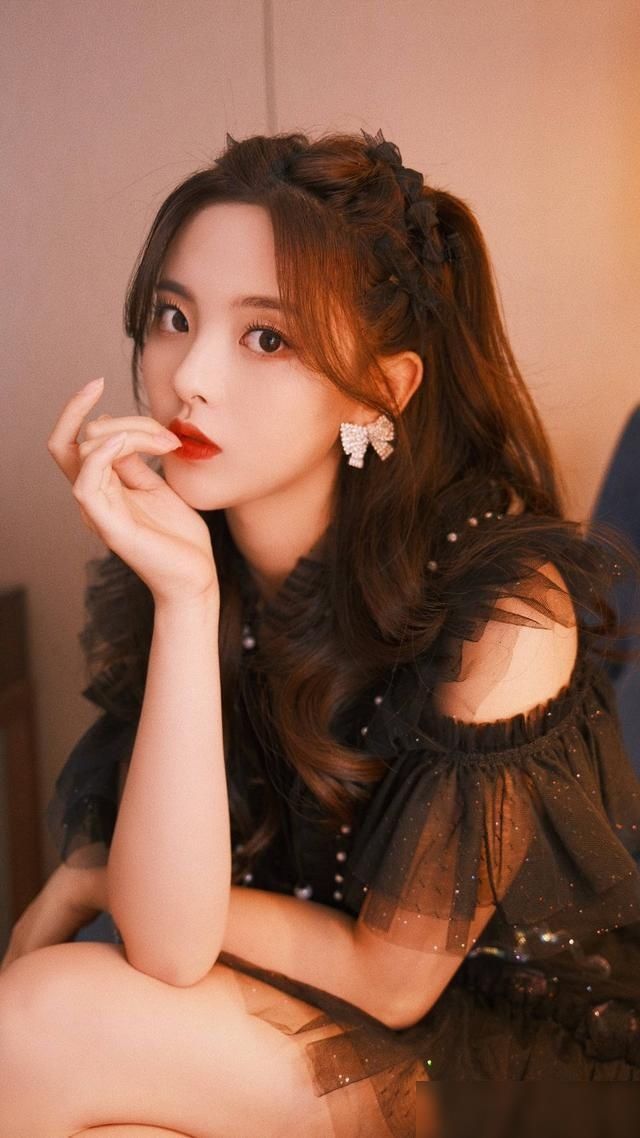  影视作品|演员杨超越，青春美少女，期待她更多的影视作品，来看美照