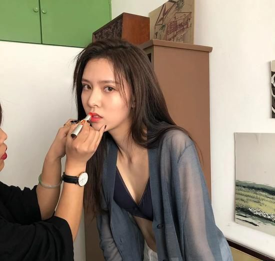  模板|“中国泫雅”火上热搜 宋妍霏才是白富美终极穿搭模板