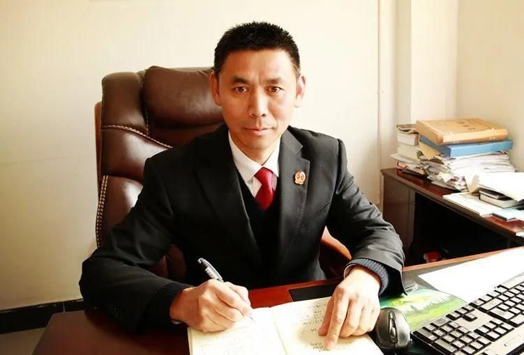 子女|七旬母亲状告四子女不赡养，子女在法庭对母亲态度恶劣，法官当场“发飙”
