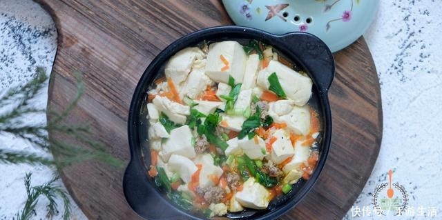  美味|拿它和豆腐一起炖，简直就是人间美味，啥调味品也不用放，照样鲜